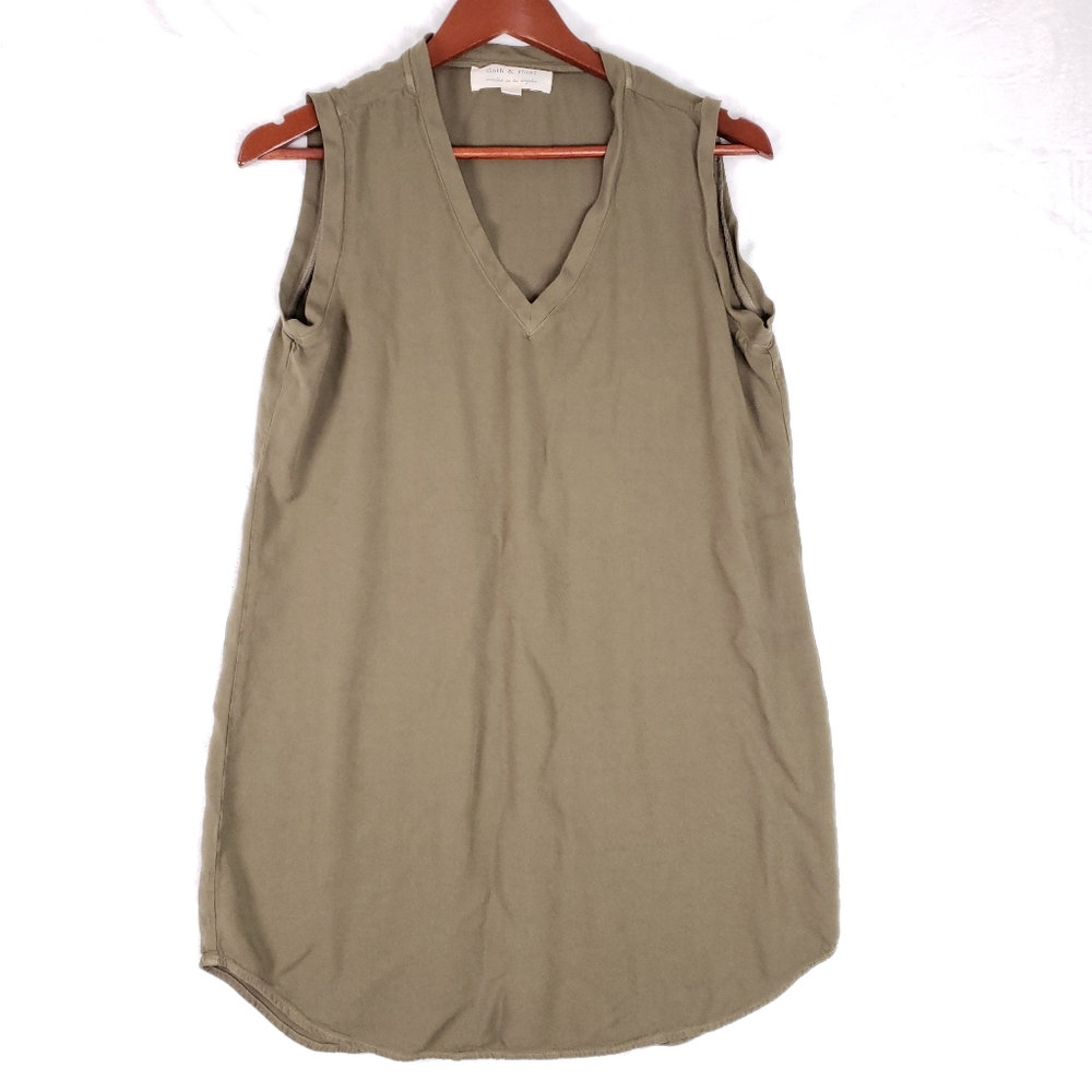 Cloth & Stone Anthropologie V Neck Tank Top Women M Olive Green C8244
